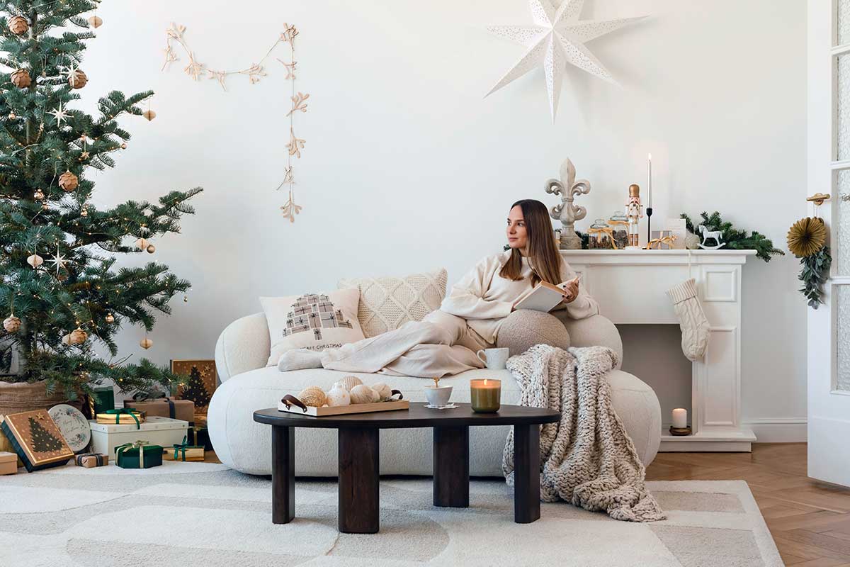 Colori neutri per il soggiorno: le palette che scaldano e illuminano l’inverno